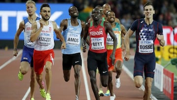 El franc&eacute;s Pierre-Ambroise Bosse (derecha) vence en la final de los 800 metros lisos.