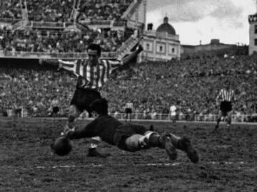 Vistió la camiseta del Athletic Club durante 13 años, de 1940 a 1953.