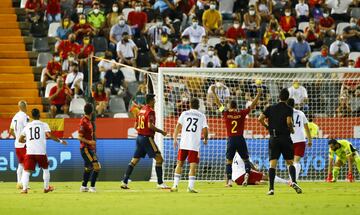 1-0. José Luis Gayá marca el primer gol.