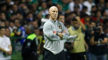 El técnico de Carlos Vela y el LAFC aseguró que aunque la reanudación de la MLS no sería la misma si se juega a puerta cerrada a causa del coronavirus.