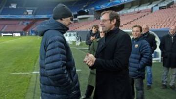 El saludo entre Sandro Rosell y Tito Vilanova.