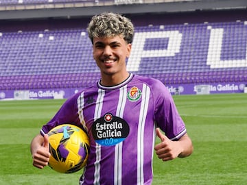 05/02/25 REAL VALLADOLID ACTO PRESENTACION NUEVO JUGADOR 
ADAM AZNOU
 