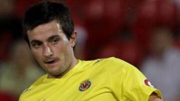 <b>RESIGNACIÓN.</b> Llorente descartó comentar las actuaciones arbitrales recibidas por el Villarreal.