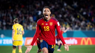 AUCKLAND (NUEVA ZELANDA), 15/08/2023.- La jugadora española Salma Paralluelo (c) celebra tras marcarle un gol a Suecia durante la semifinal del Mundial femenino de fútbol disputado entre España y Suecia este martes en Auckland (Nueva Zelanda). EFE/Pablo García/RFEF SOLO USO EDITORIAL/SOLO DISPONIBLE PARA ILUSTRAR LA NOTICIA QUE ACOMPAÑA (CRÉDITO OBLIGATORIO)
