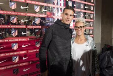 Gameiro con Priscila Borja del Atlético femenino.
