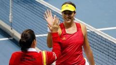 Muguruza celebra con Conchita Mart&iacute;nez su victoria sobre Jankovic.