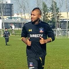 Arturo Vidal entrenó junto a Colo Colo en el Monumental