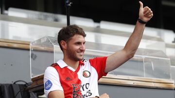 Santiago Giménez durante su presentación con el Feyenoord