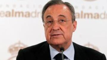 El presidente del Real Madrid, Florentino P&eacute;rez en un acto solidario en el Santiago Bernab&eacute;u.
