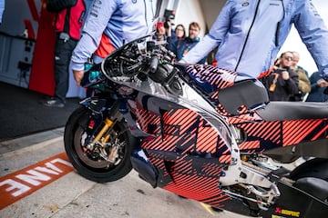 Detalle de la moto de Ducati de Márquez antes de entrar de nuevo al box. 