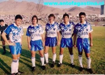 Al centro en la foto de Antofagasta de los años 90, el futbolista dejó el atletismo (fue campeón nacional en 110 metros con vallas) con el propósito de iniciar su carrera en Audax Italiano.