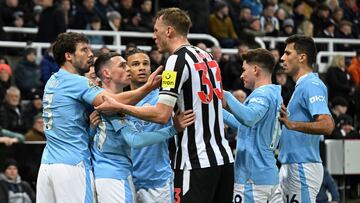 Newcastle United's English defender #33 Dan Burn (C) argues with celebrating City players after Manchester City's Portuguese midfielder #20 Bernardo Silva scores their first goal during the English Premier League football match between Newcastle United and Manchester City at St James' Park in Newcastle-upon-Tyne, north east England on January 13, 2024. (Photo by Oli SCARFF / AFP) / RESTRICTED TO EDITORIAL USE. No use with unauthorized audio, video, data, fixture lists, club/league logos or 'live' services. Online in-match use limited to 120 images. An additional 40 images may be used in extra time. No video emulation. Social media in-match use limited to 120 images. An additional 40 images may be used in extra time. No use in betting publications, games or single club/league/player publications. / 