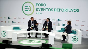 Javier Reviriego, Diego Ramos y Mar&iacute;a Acacia L&oacute;pez-Bachiller hablan durante la mesa &#039;Andaluc&iacute;a Valderrama Masters, Golf de NIvel Mundial&#039; en el Foro Eventos Deportivos de As.