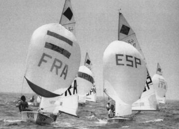 Veleros de Espa?a y Francia compiten durante las pruebas de vela de Barcelona 92.