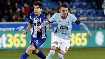 Manu Garc&iacute;a presiona a Iago Aspas. 