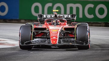 Singapore (Singapore), 16/09/2023.- Spanish Formula One driver Carlos Sainz of Scuderia Ferrari in action during the qualifying session of the Formula 1 Singapore Grand Prix at the Marina Bay Street Circuit racetrack in Singapore, 16 September 2023. (Fórmula Uno, Singapur, Singapur) EFE/EPA/TOM WHITE
