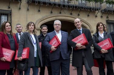 Uribe-Echevarr¨ªa, 4.000 firmas y Elizegi, 3.120 en Ibaigane