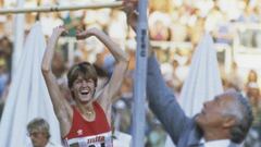 Stefka Kostadinova celebra su r&eacute;cord mundial de salto de altira con 2,09m logrado el 30 de agosto de 1987 durante los Campeonatos del Mundo de Atletismo celebrados en el Estadio Ol&iacute;mpico de Roma.