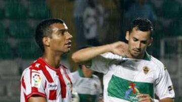 <b>FELIZ. </b>Miguel Linares celebra el tanto logrado ante el Almería el pasado viernes.