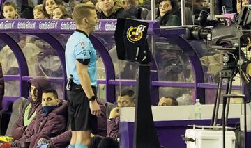 Hernández Hernández, ante el monitor el sábado en Zorrilla.