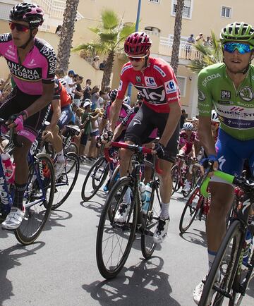 Chris Froome en el pelotón durante la novena etapa.