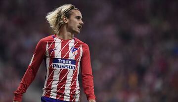 Atletico Madrid's French forward Antoine Griezmann looks on during the Spanish league football match Club Atletico de Madrid vs FC Barcelona at the Wanda Metropolitano stadium in Madrid on October 14, 2017