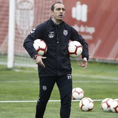 Saqués inicia el casting de entrenadores ante la posible salida de Jiménez