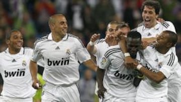 <b>ÚLTIMA FIESTA.</b> El Real Madrid recibió la Copa de campeón de Liga y antes goleó al Levante.