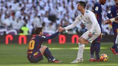 Soccer Football - La Liga Santander - Real Madrid vs FC Barcelona - Santiago Bernabeu, Madrid, Spain - December 23, 2017 Real Madridâs Cristiano Ronaldo helps Barcelonaâs Lionel Messi get back to his feet REUTERS/Sergio Perez