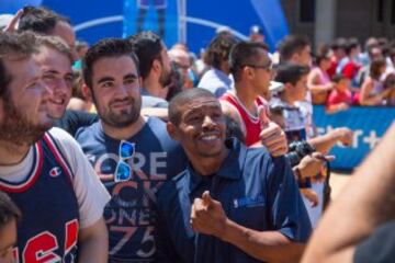 Zaragoza se engalana y disfruta al máximo con el NBA Zone