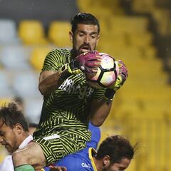 Jorge Deschamps, arquero de Curicó, sufre delicada infección