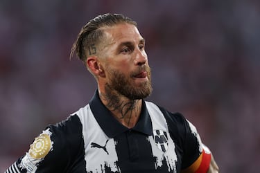 Sergio Ramos del CF Monterrey reacciona durante el partido del grupo E de la Copa Mundial de Clubes de la FIFA 2025 entre CA River Plate y el CF Monterrey en el Estadio Rose Bowl.