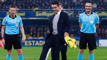 Roberto Bautista hizo el saque de honor antes del Villarreal-Atleti