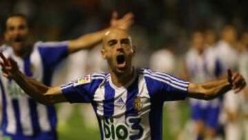 Pablo Infante celebra su gol de falta.