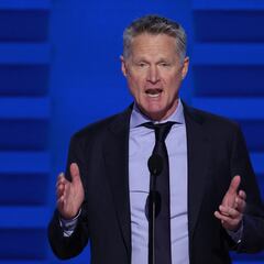 Steve Kerr manda mensaje a Donald Trump al estilo Curry desde Convención Nacional Demócrata