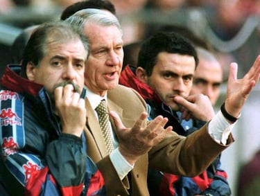 Mourinho doffs cap to pioneer and absent friend Bobby Robson