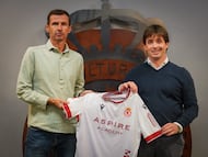 Ziganda, nuevo entrenador de la Cultural, junto al director deportivo, Manzanera.