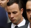 Pistorius se derrumba al ver fotos de su novia muerta