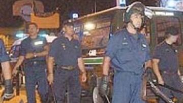 <b>VIOLENCIA</b>. 200 hinchas contra 100 policías lusos. 33 detenidos como saldo, 32 de ellos ingleses y uno holandés y tres heridos en el hospital.
