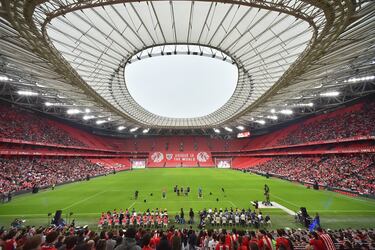 Panorámica de San Mamés donde se ve a los aficionados del Athletic que acudieron al acto de despedida de Muniain como futbolista del Athletic.