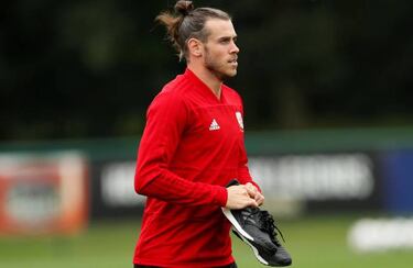 Spain take on Bale-less Wales in Luis Enrique's first friendly