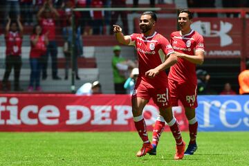 En uno de los partidos más sorpresivos, los Diablos Rojos golearon 5-1 a Rayados de Monterrey con una destacada actuación de Felipe Pardo. Los dirigidos por Ricardo Lavolpe se meten de lleno a la pelea por un boleto a la liguilla.