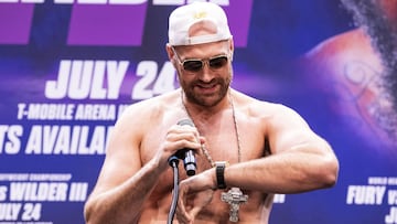 Los Angeles (United States), 15/06/2021.- British boxer Tyson Fury delivers a speech on stage during the Wilder vs. Fury III joint press conference prior to their World Heavyweight Championship fight at the Novo Theater in Los Angeles, California, USA, 15
