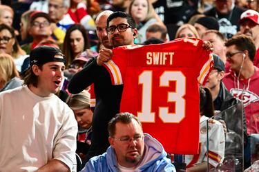 Will Travis Kelce’s mom be in a suite with Taylor Swift at the Super Bowl or in the stands?