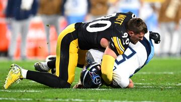 PITTSBURGH, PENNSYLVANIA - NOVEMBER 02: T.J. Watt #90 of the Pittsburgh Steelers sacks Will Levis #8 of the Tennessee Titans in the first quarter at Acrisure Stadium on November 02, 2023 in Pittsburgh, Pennsylvania. Joe Sargent/Getty Images/AFP (Photo by Joe Sargent / GETTY IMAGES NORTH AMERICA / Getty Images via AFP)
