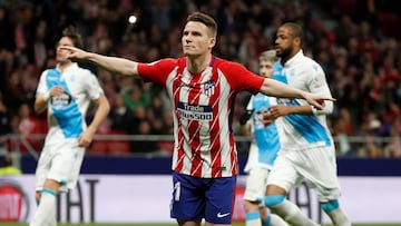Gameiro celebra un gol con el Atlético.