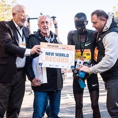 Kiptum bate el récord mundial de medio maratón en Valencia