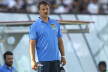 FÃºtbol, Colo Colo v UniÃ³n EspaÃ±ola.
Primera fecha, Campeonato de Clausura 2016.
El entrenador de Union EspaÃ±ola Fernando Vergara dirige a sus jugadores durante el partido contra  Colo Colo por  primera divisiÃ³n en el estadio Monumental de Santiago, Chile.
16/01/2016
Marcelo Hernandez/Photosport*******

Football, Colo Colo v Union Espanola.
First date, Clousure Championship 2016.
UniÃ³n EspaÃ±ola's head coach Fernando Vergara gives intructs to his players during the first division football match  against Colo Colo at the Monumental stadium in Santiago, Chile.
16/01/2016
Marcelo Hernandez/Photosport