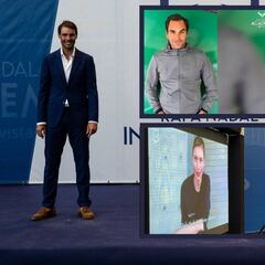 Federer y Sharapova felicitan a los graduados de Nadal