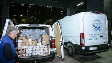 Furgonetas con alimentos, en Mestalla.